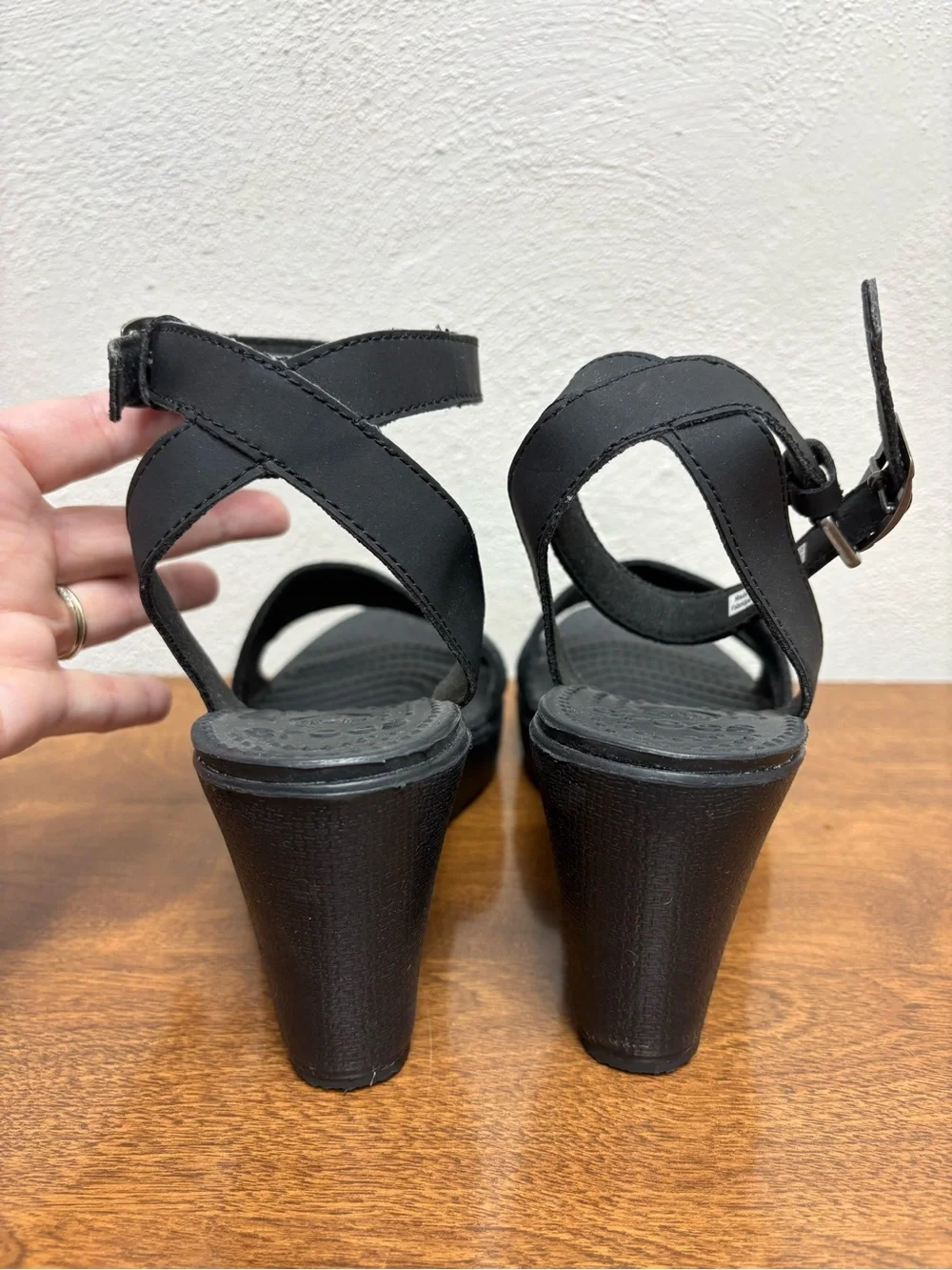 Like New Crocs Leigh 7 Platform Wedge Sandals Black